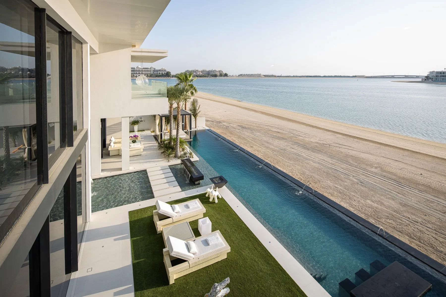 ONE100-Uber-Luxury-and-Modern-villa-for-sale-Dubai-Palm-Island-Jumeirah-027